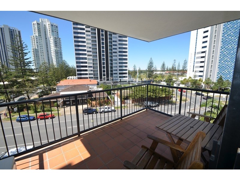 32 Surf Parade, Broadbeach QLD 4218