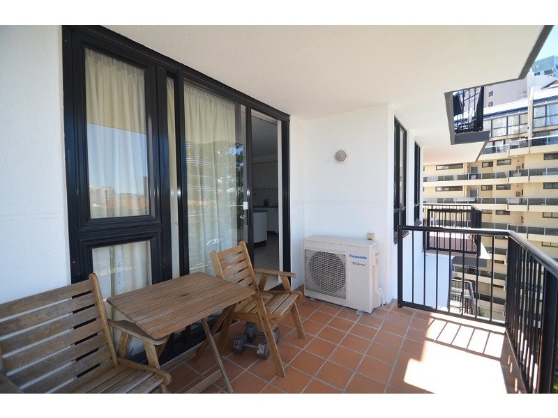 32 Surf Parade, Broadbeach QLD 4218