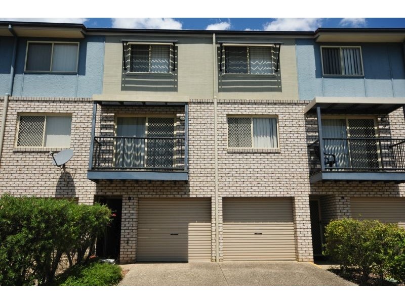 100 Oakmont Avenue, Oxley QLD 4075
