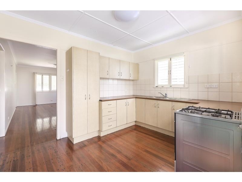 32 Curwen Tce, Chermside QLD 4032