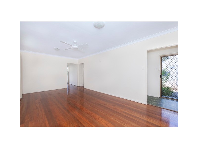 32 Curwen Tce, Chermside QLD 4032