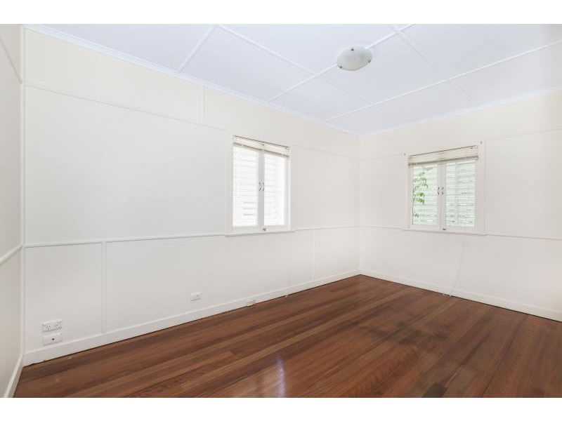 32 Curwen Tce, Chermside QLD 4032