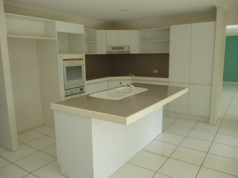 6 Toddington Street, Chapel Hill QLD 4069