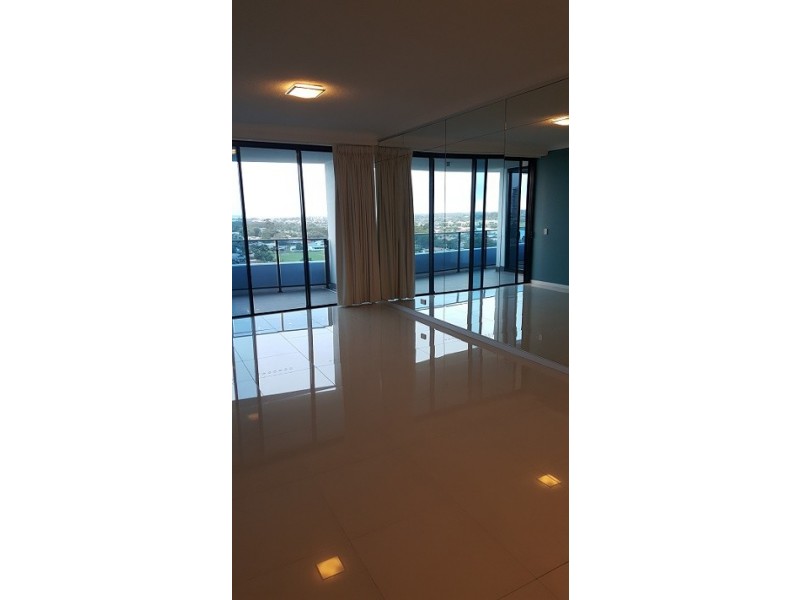 @/5 Harbour Side Court, Biggera Waters QLD 4216
