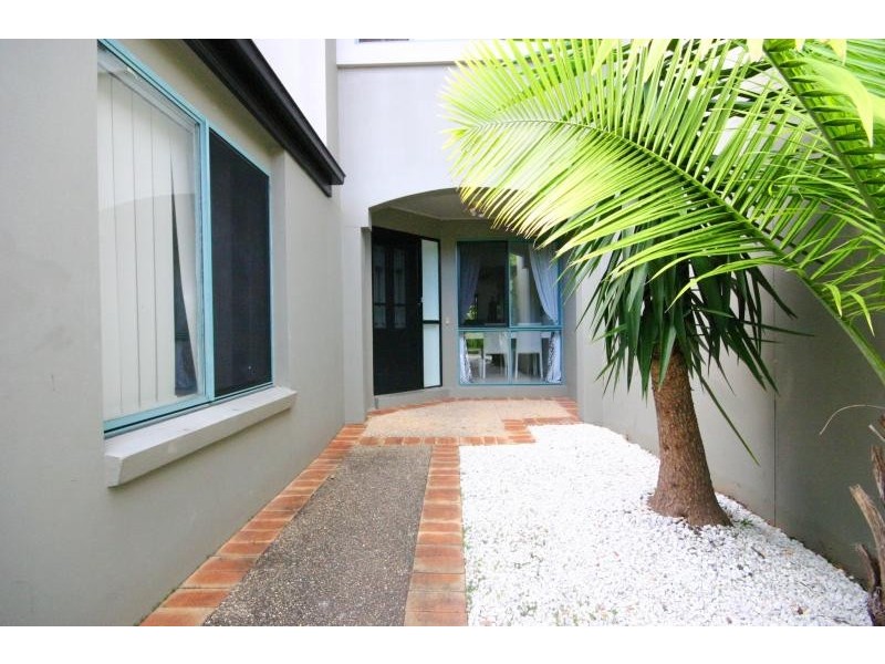 19 Santa Barbara Road, Hope Island QLD 4212