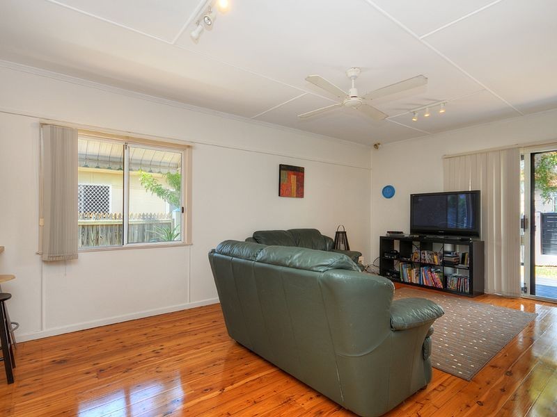 39 Robert Street, Labrador QLD 4215