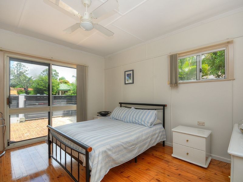 39 Robert Street, Labrador QLD 4215