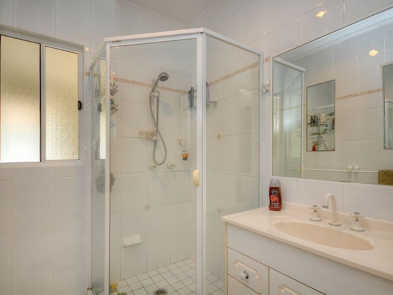 39 Robert Street, Labrador QLD 4215