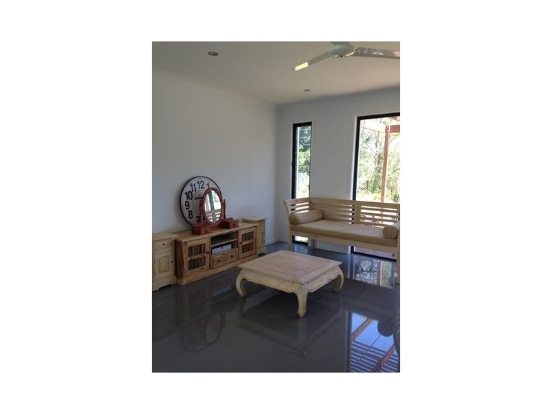 323 Bayview street, Hollywell QLD 4216