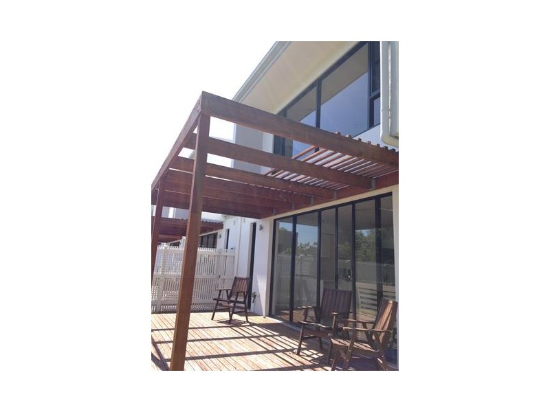 323 Bayview street, Hollywell QLD 4216