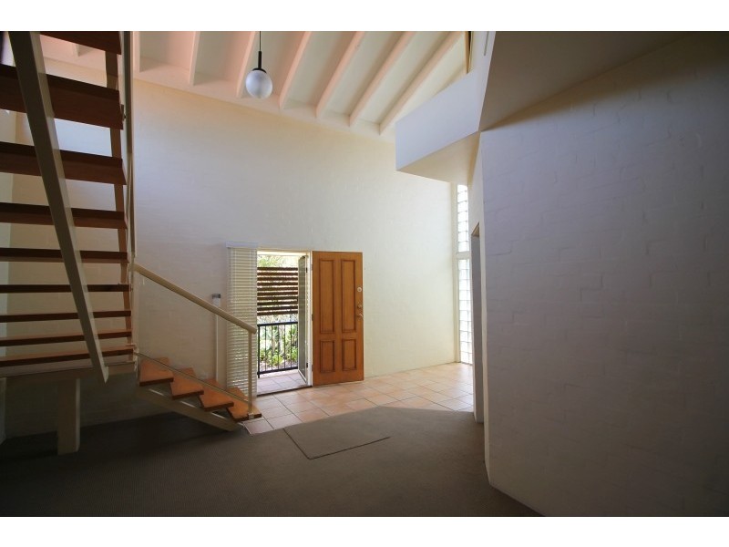 2/5 Brittney Court, Ashmore QLD 4214