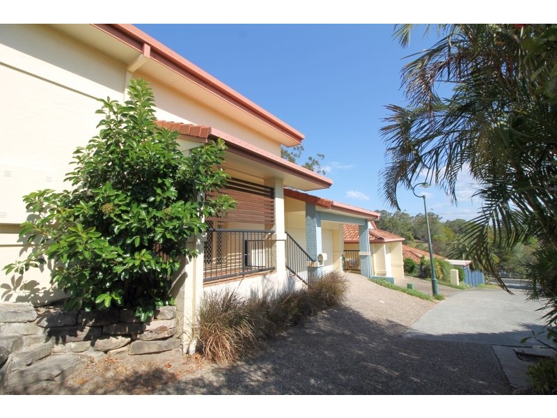 2/5 Brittney Court, Ashmore QLD 4214