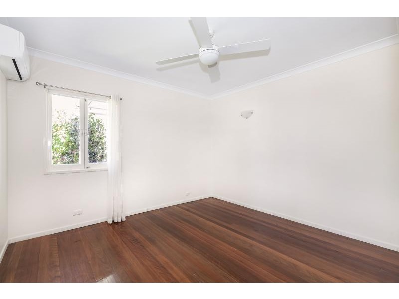 32 Curwen Tce, Chermside QLD 4032