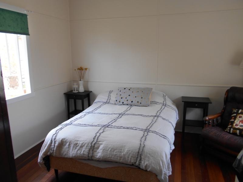 75 Graceville Avenue, Graceville QLD 4075