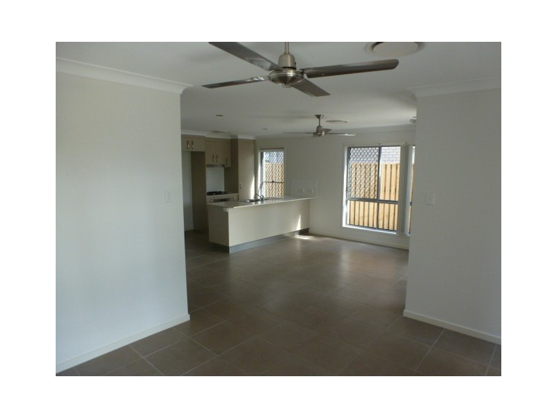 86 Carselgrove Ave, Fitzgibbon QLD 4018