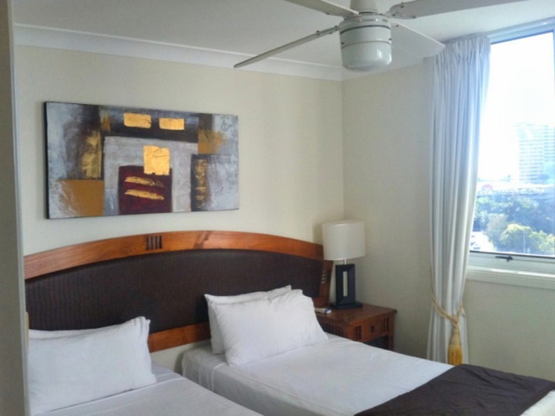 3082/2633 Gold Coast Highway, Broadbeach QLD 4218
