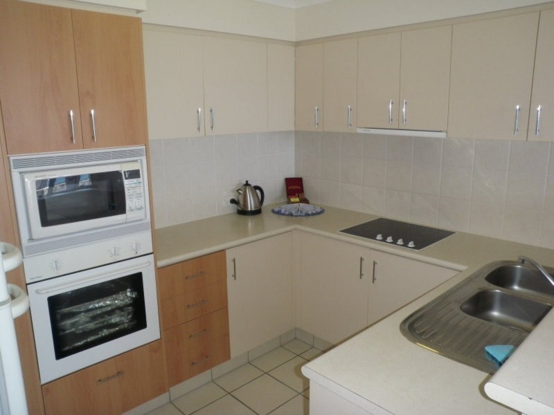 3082/2633 Gold Coast Highway, Broadbeach QLD 4218