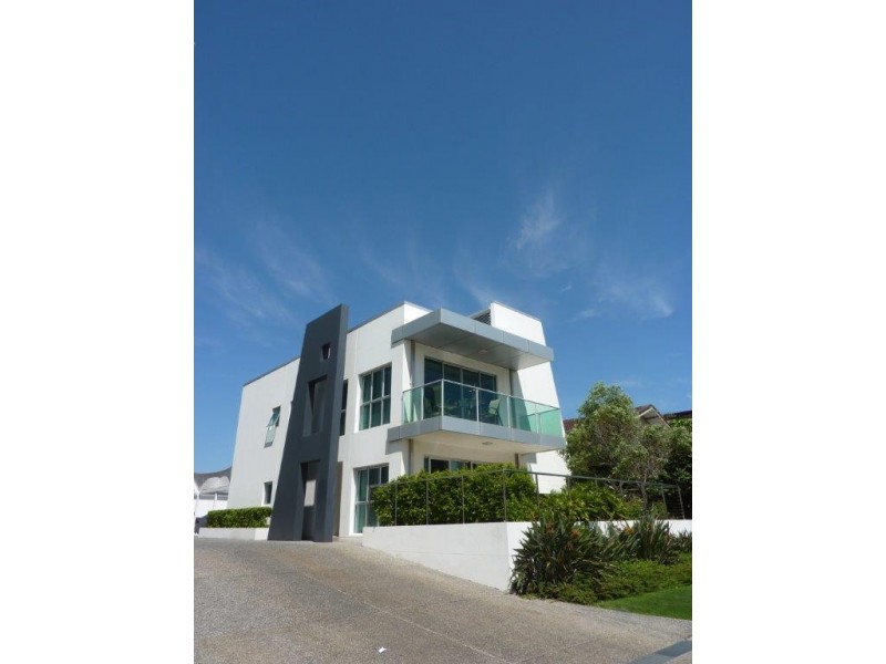 300 Marine Parade, Labrador QLD 4215