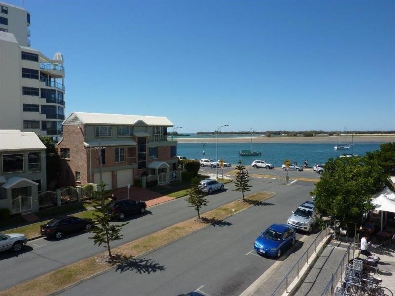 300 Marine Parade, Labrador QLD 4215