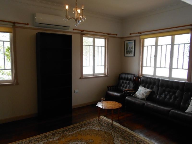 75 Graceville Avenue, Graceville QLD 4075