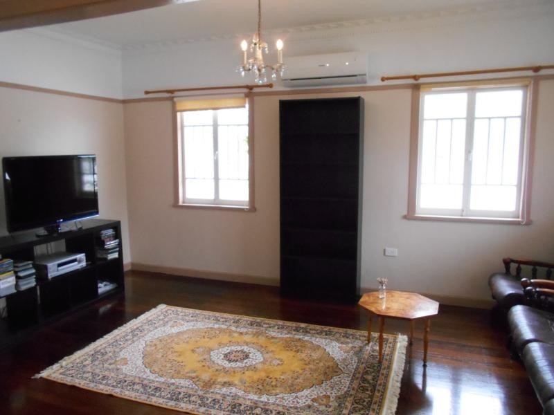 75 Graceville Avenue, Graceville QLD 4075