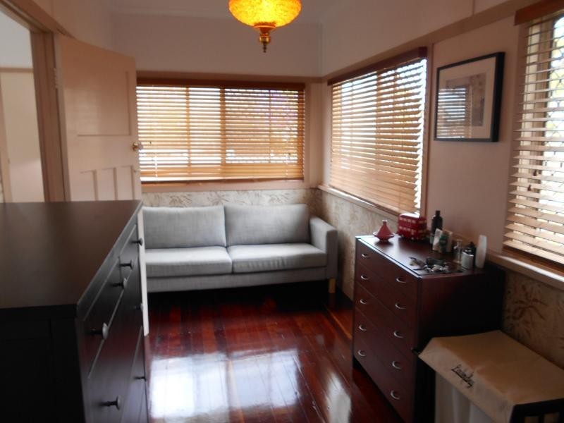 75 Graceville Avenue, Graceville QLD 4075