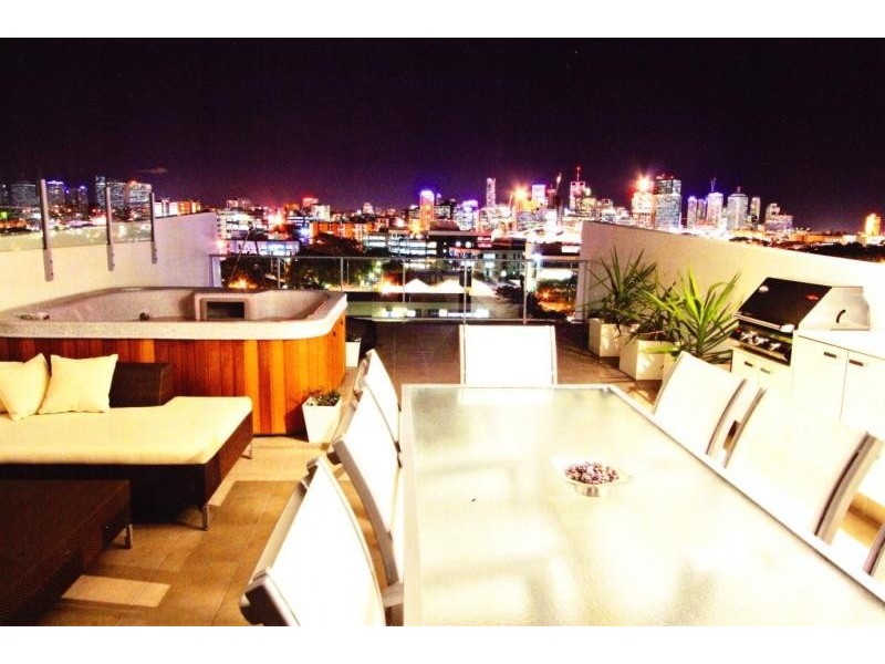 15 Walsh St, Milton QLD 4064