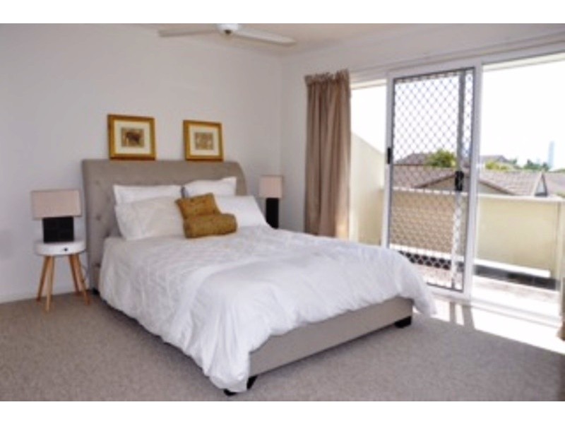 10/20 St Kevins Ave, Benowa QLD 4217