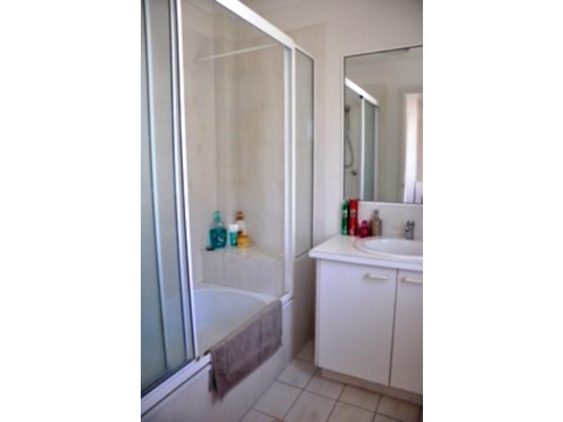 10/20 St Kevins Ave, Benowa QLD 4217