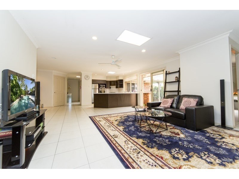 15 Arlene Park Terrace, Monterey Keys, Helensvale QLD 4212