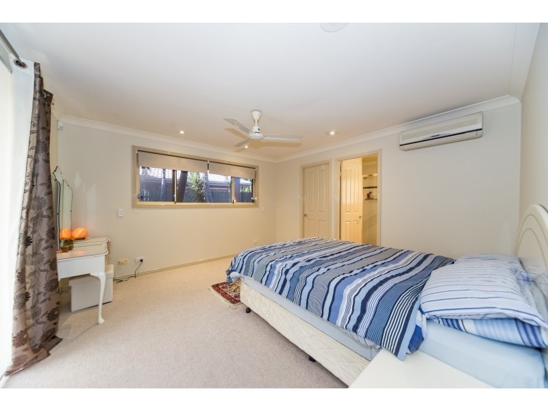 15 Arlene Park Terrace, Monterey Keys, Helensvale QLD 4212