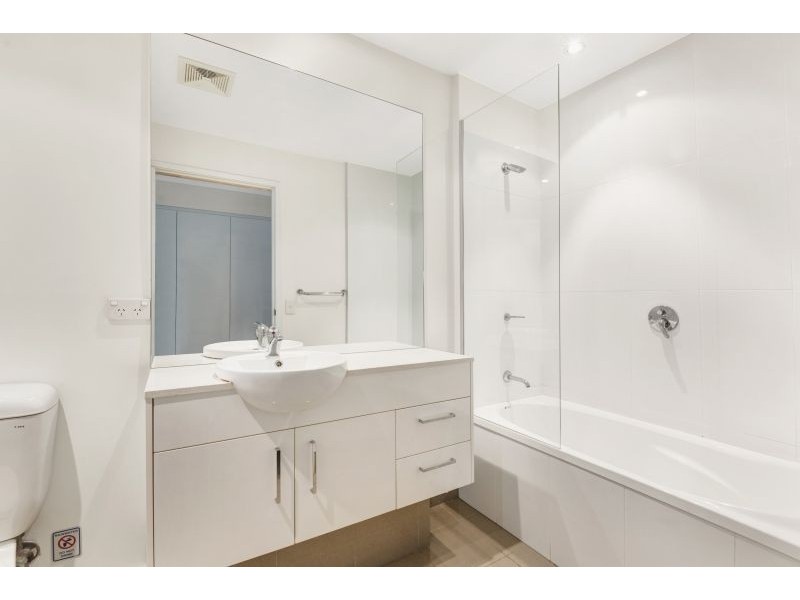 111/3 Compass Dr., Biggera Waters QLD 4216