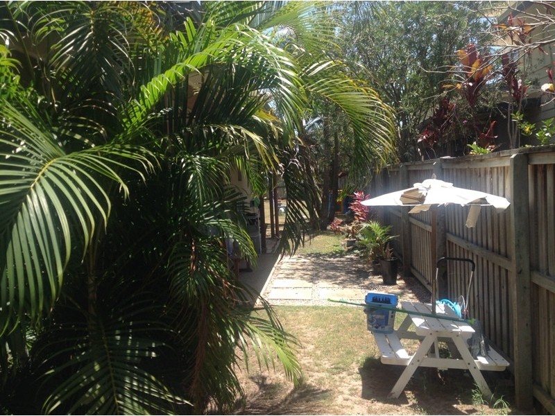 2/5 Suzanne Close, Mudjimba QLD 4564