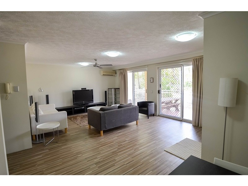 37 Mawarra Street, Chevron Island QLD 4217