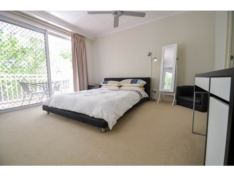 37 Mawarra Street, Chevron Island QLD 4217