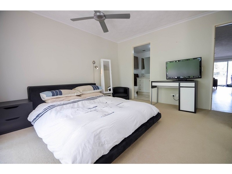 37 Mawarra Street, Chevron Island QLD 4217