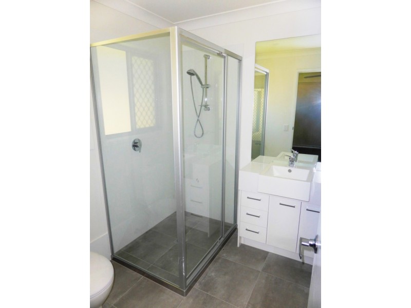 4 WEEKS BOND FREE, Bridgeman Downs QLD 4035