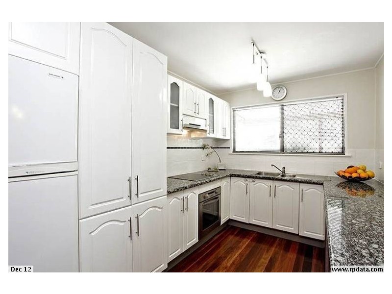 66 Dobbs St, Holland Park West QLD 4121