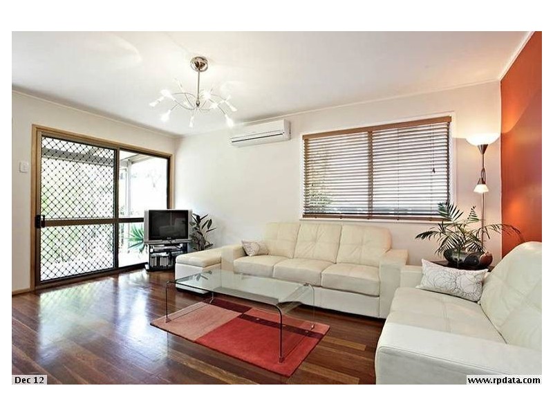 66 Dobbs St, Holland Park West QLD 4121