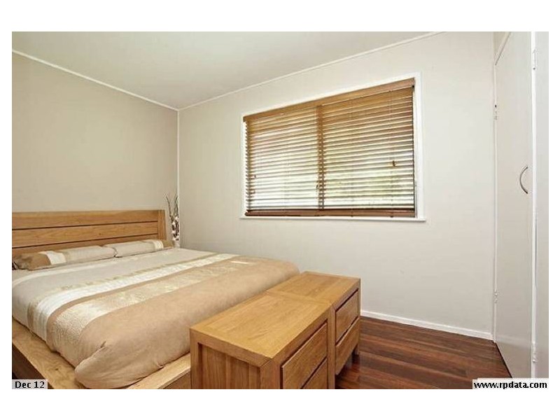 66 Dobbs St, Holland Park West QLD 4121