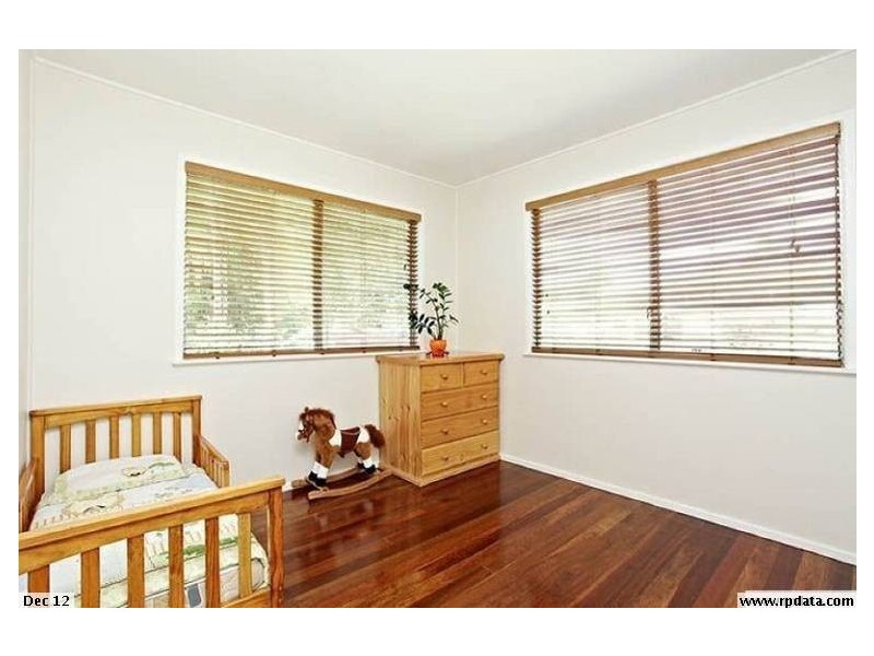 66 Dobbs St, Holland Park West QLD 4121
