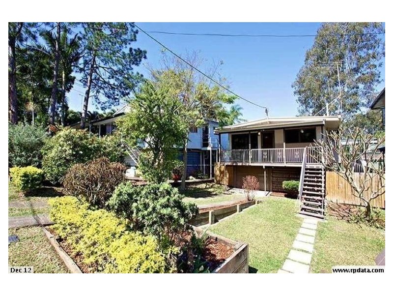 66 Dobbs St, Holland Park West QLD 4121