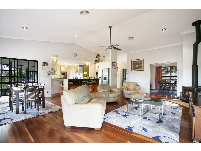 10 Melaleuca Place, Brookfield QLD 4069