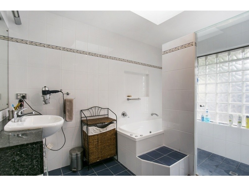 10 Melaleuca Place, Brookfield QLD 4069