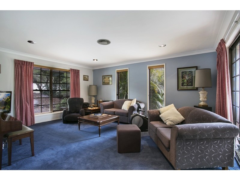 10 Melaleuca Place, Brookfield QLD 4069