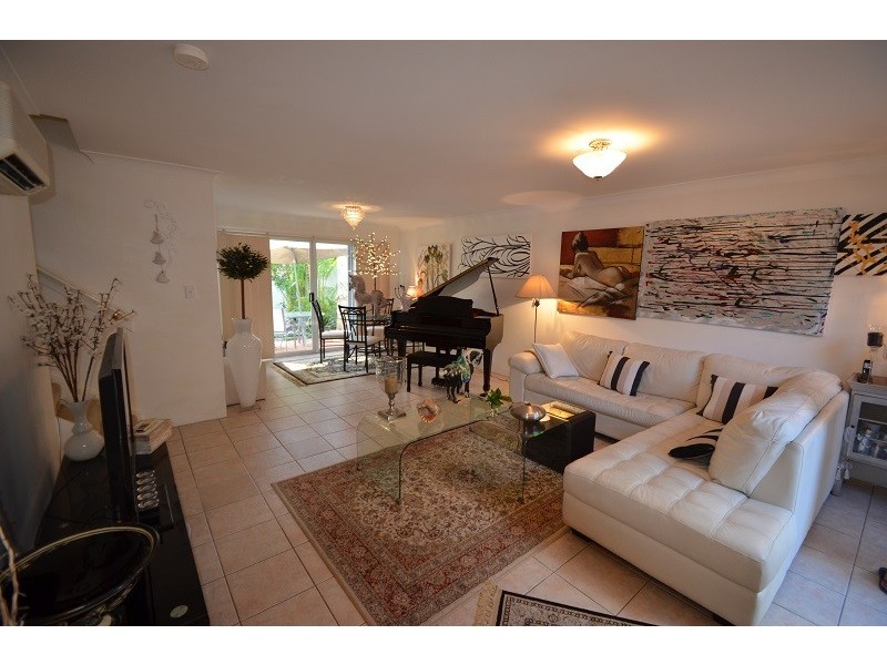 27/100 Cotlew St East, Southport QLD 4215