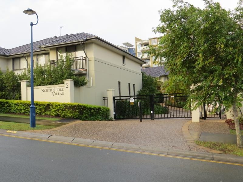 2 North Shore Ave, Varsity Lakes QLD 4227