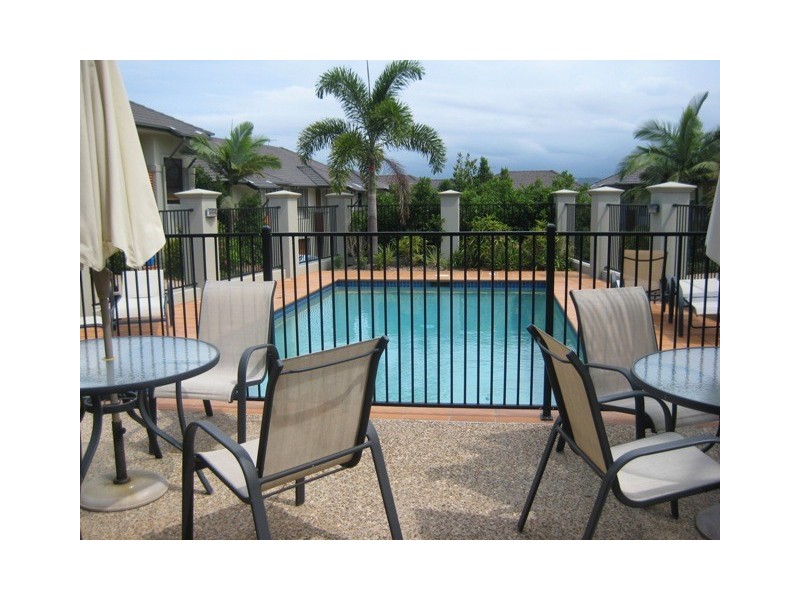 2 North Shore Ave, Varsity Lakes QLD 4227