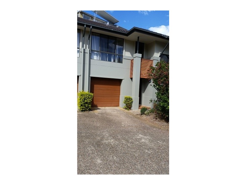 2 North Shore Ave, Varsity Lakes QLD 4227