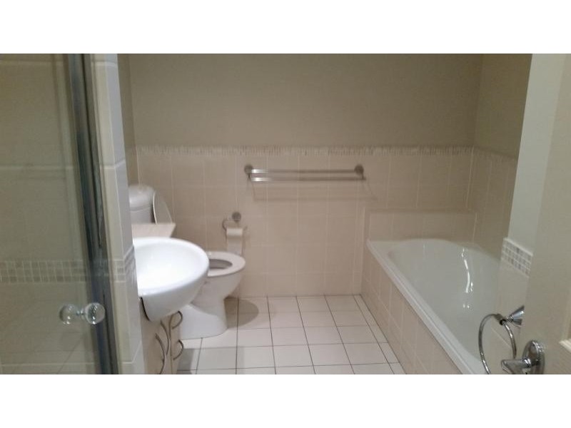2 North Shore Ave, Varsity Lakes QLD 4227